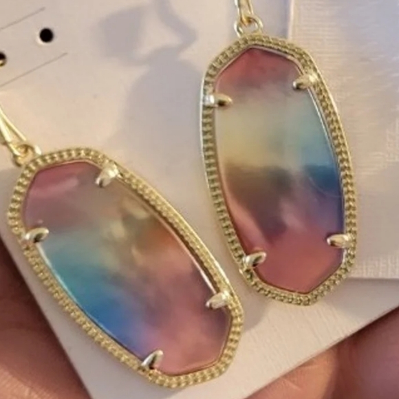 LAST 4 KENDRA SCOTT AVAILABLE.  MAKE AN OFFER ON 1 OR ALL. GENIUNE - Picture 2 of 11